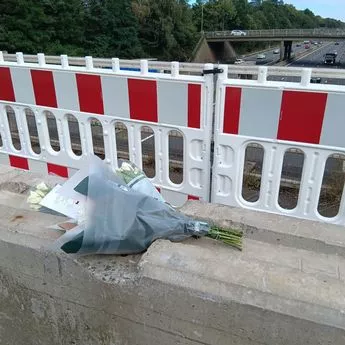 Tributes to Nick Payne have been left on the Ravenswood Roundabout above the M3