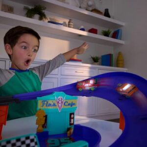 Race to Celebrate Celebration Raceway Playset with Loop & Wind-Up Kicker