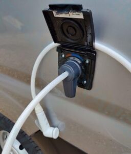 Hot/Cold Water Compatible - Black - x2 15mm-15mm Whale Connections