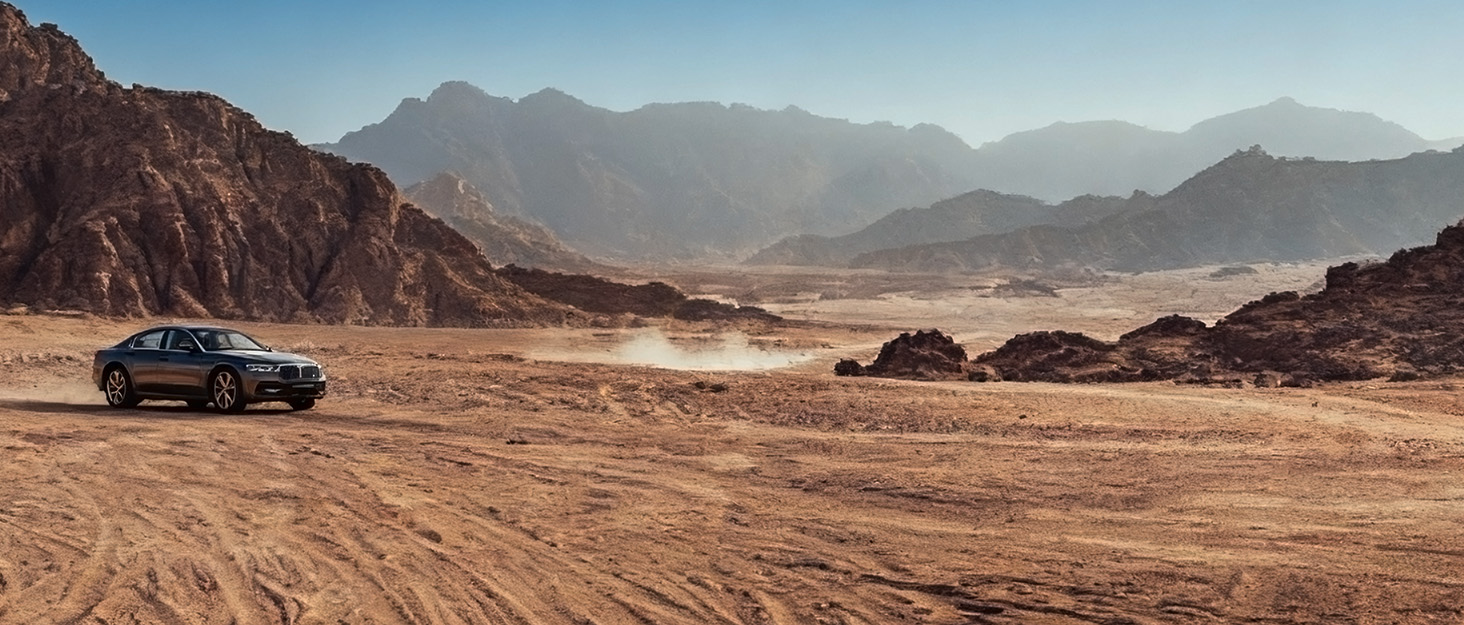 Panoramic desert landscape shots showing red rock formations and mountains in distance, likely demonstrating camera's wide-angle capabilities.